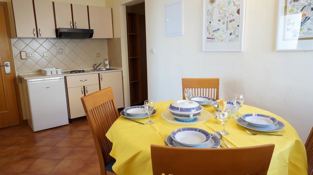 Dvorine Apartman Tisno